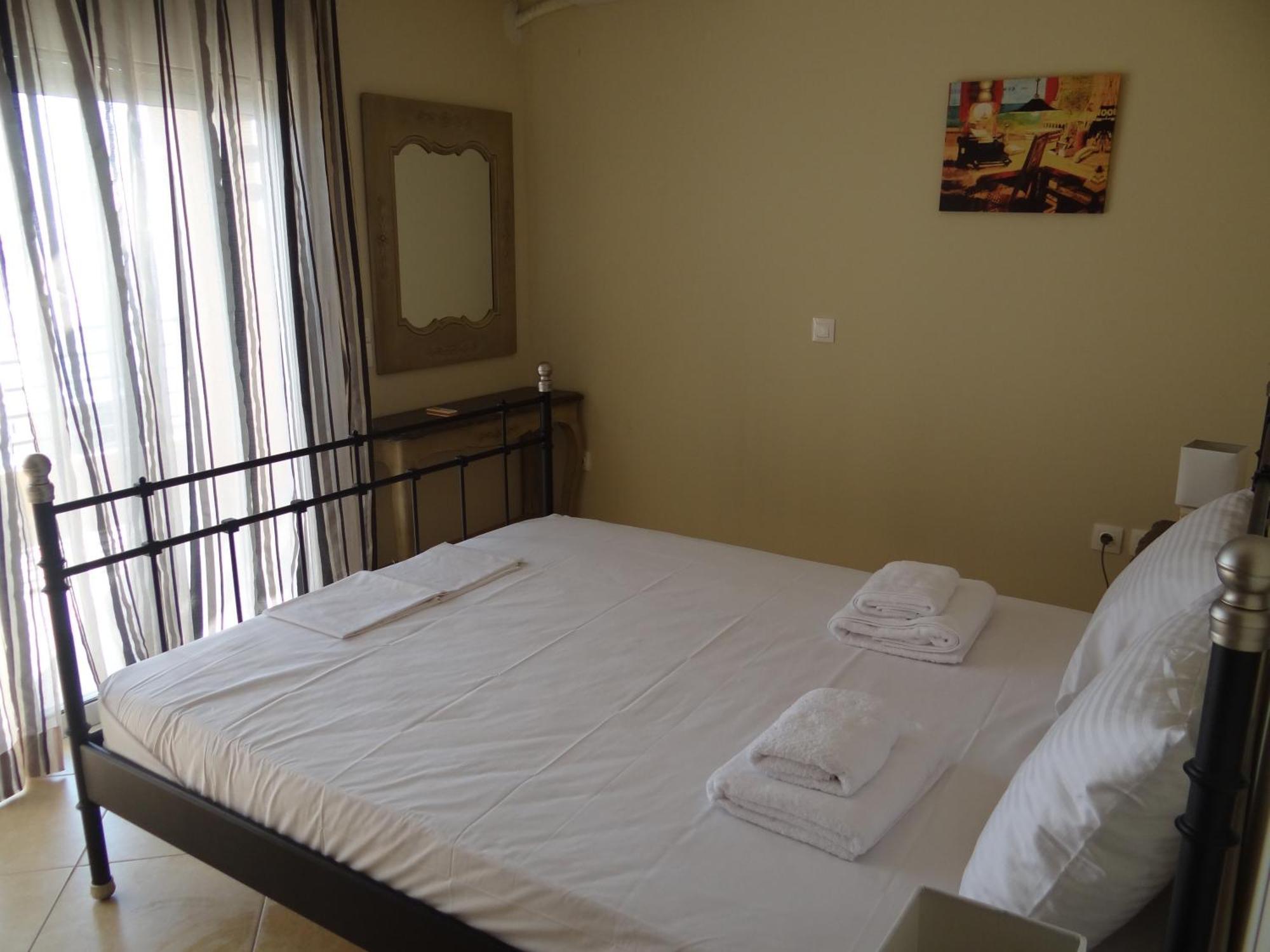 Aperanto House Paralia Loutsas Δωμάτιο φωτογραφία