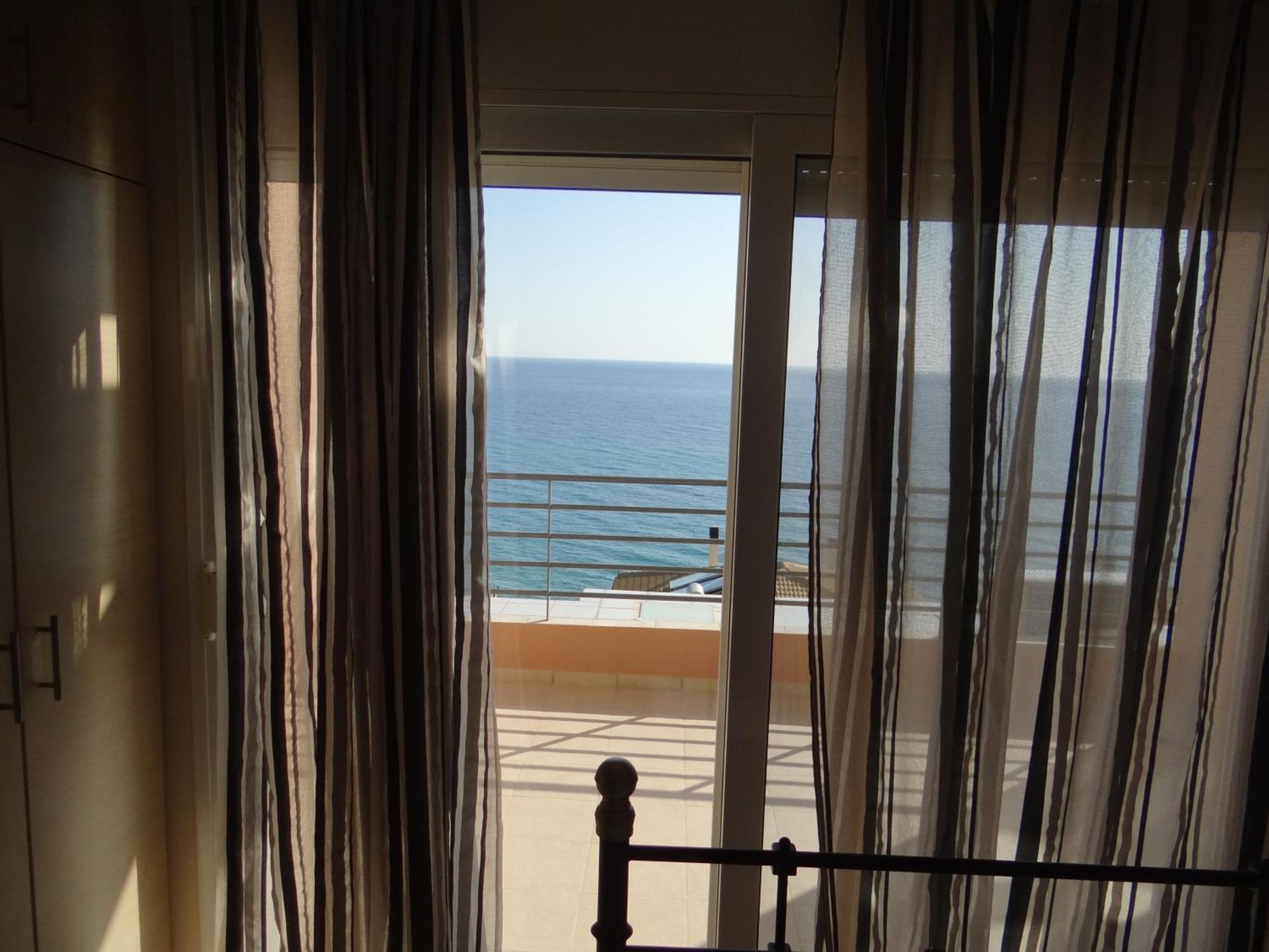 Aperanto House Paralia Loutsas Δωμάτιο φωτογραφία