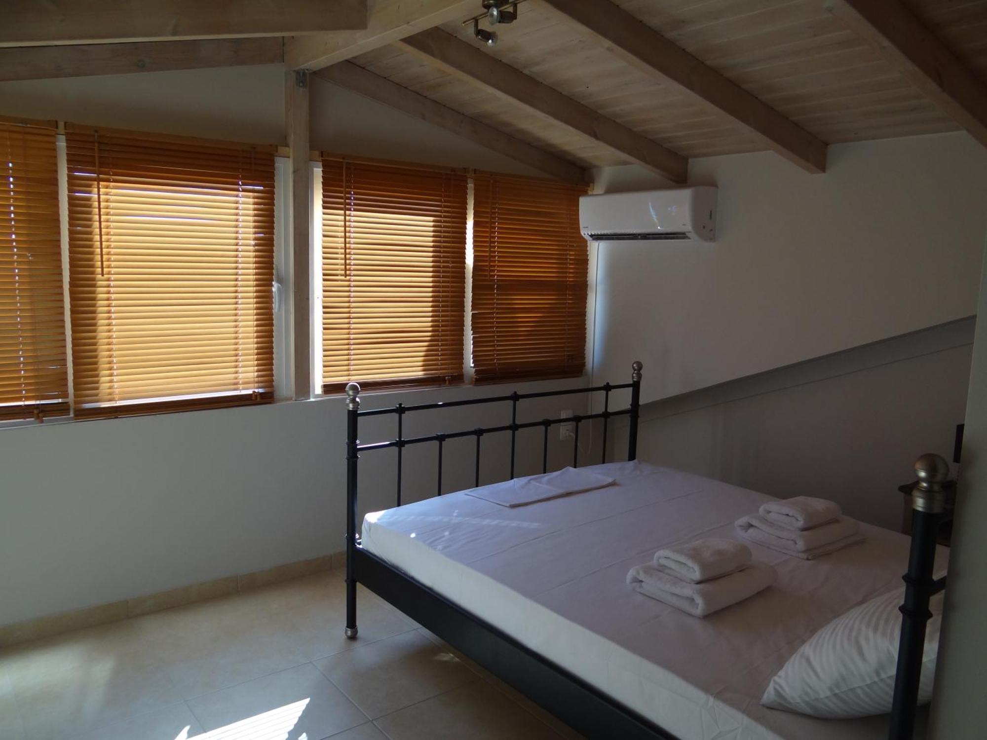 Aperanto House Paralia Loutsas Δωμάτιο φωτογραφία