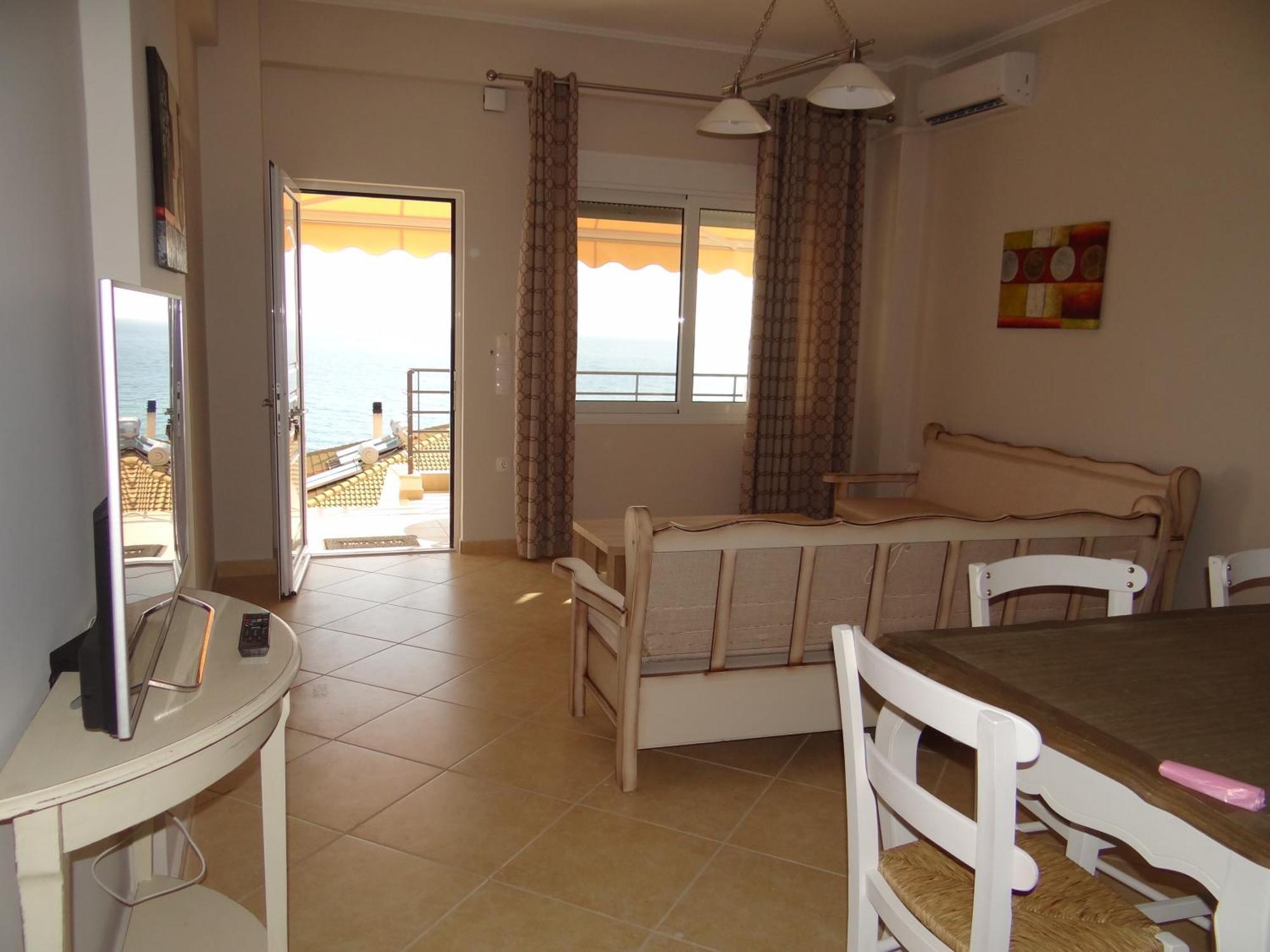 Aperanto House Paralia Loutsas Δωμάτιο φωτογραφία