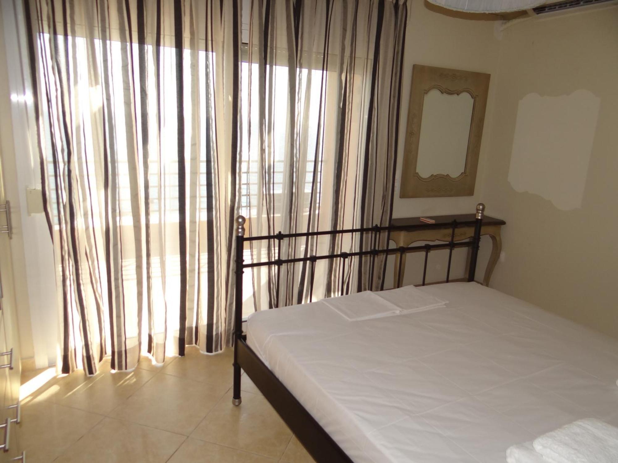 Aperanto House Paralia Loutsas Δωμάτιο φωτογραφία