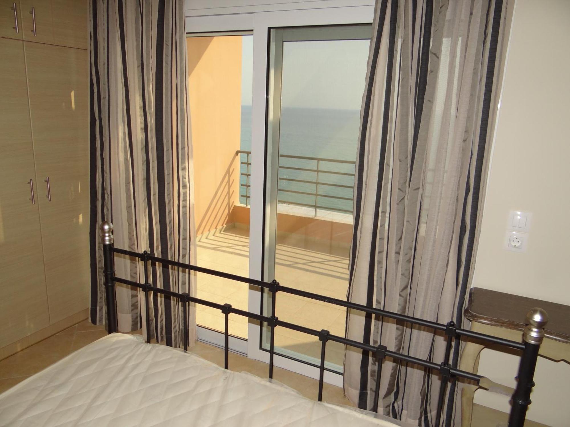 Aperanto House Paralia Loutsas Δωμάτιο φωτογραφία