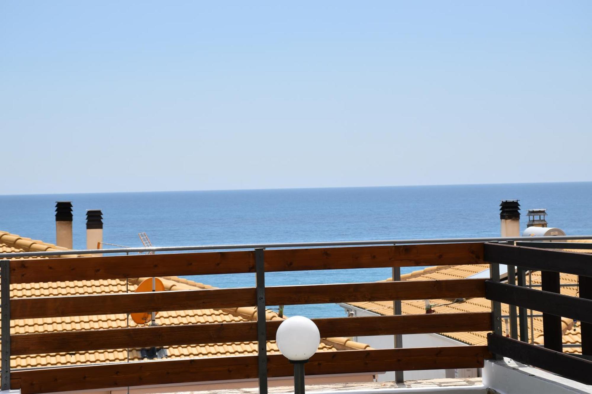 Aperanto House Paralia Loutsas Δωμάτιο φωτογραφία