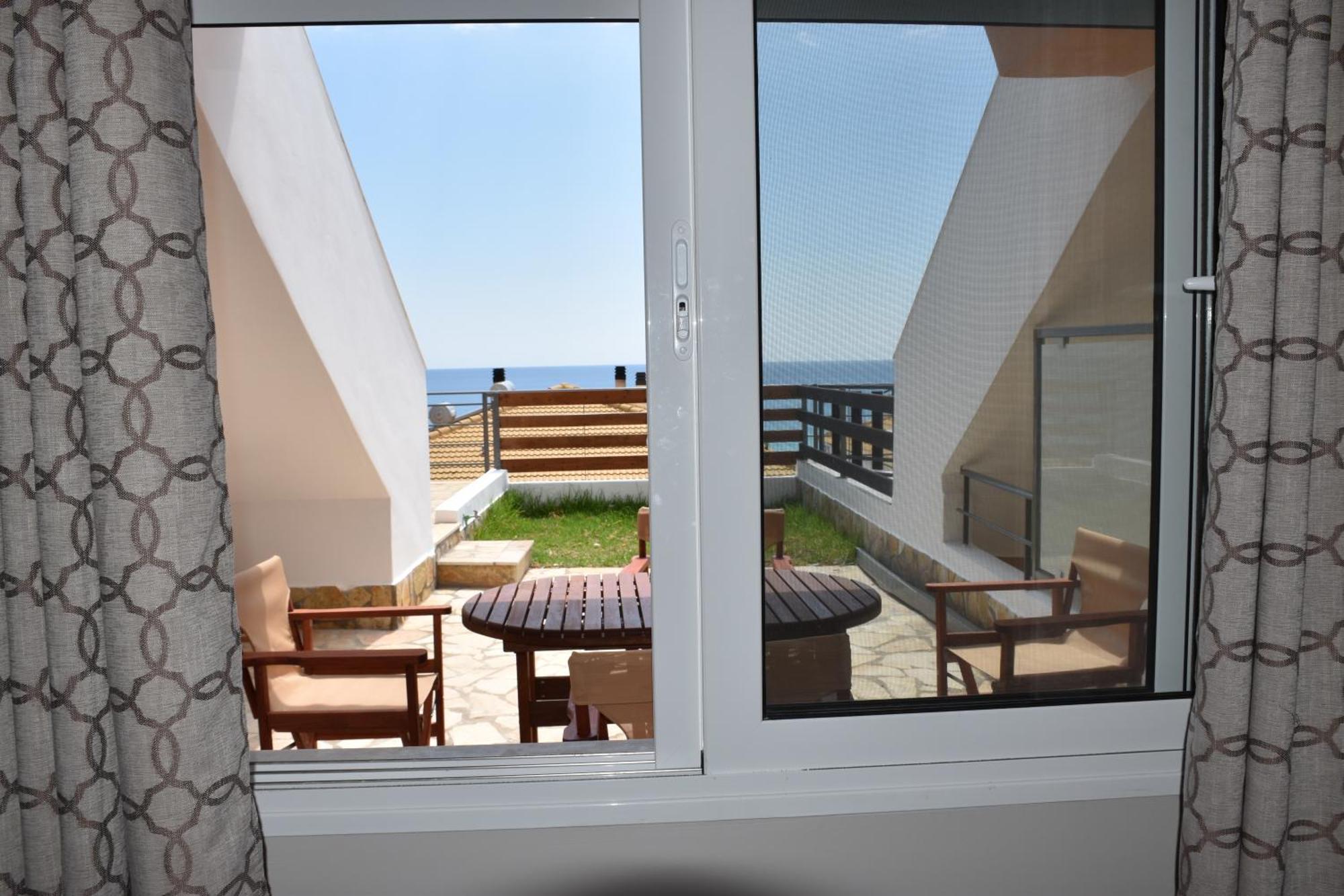 Aperanto House Paralia Loutsas Δωμάτιο φωτογραφία