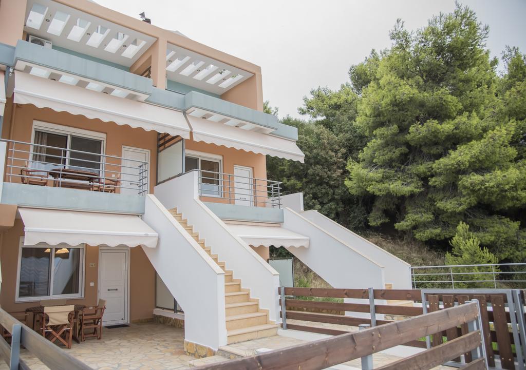 Aperanto House Paralia Loutsas Εξωτερικό φωτογραφία