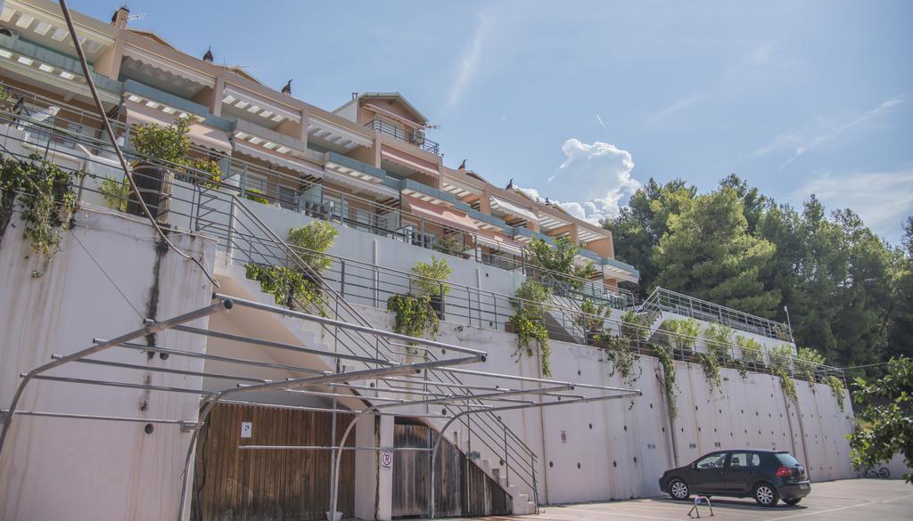 Aperanto House Paralia Loutsas Εξωτερικό φωτογραφία